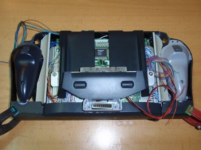 How this guy transform Nintendo 64 into A Handheld game console 38