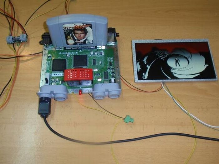 How this guy transform Nintendo 64 into A Handheld game console 10