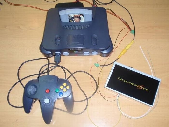 How this guy transform Nintendo 64 into A Handheld game console 6