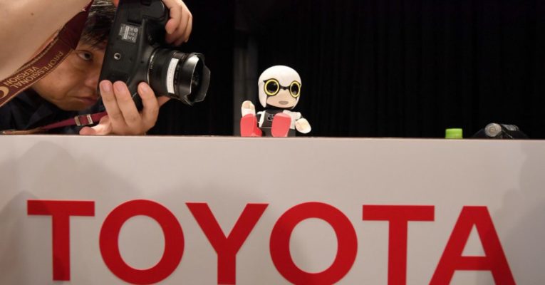 Toyota Introduce Mini Robot for Lonely People 1 Toyota Introduce Mini Robot for Lonely People